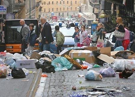 Nessun Risorgimento attende Napoli una volta sconfitti i cattivi, perché i cattivi siamo noi...
