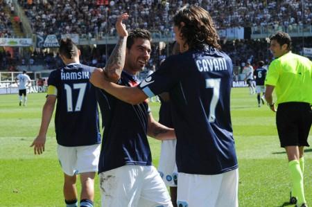 <p style="text-align: justify;">Cavani, Lavezzi e Hamsik; Cannavaro, Campagnaro e Aronica; De Laurentiis, Bigon e Fassone. Il numero tre è ovunque in casa azzurra.</p>
