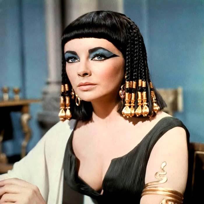 Da Lassie a Cleopatra, passando per La gatta sul tetto che scotta riscopriamo insieme i capolavori di Elizabeth Taylor, la diva dagli occhi viola e dalla vita divisa tra grande cinema e gossip
