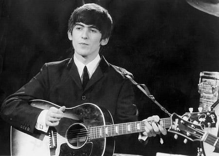 <p style="text-align: justify;">Cantautore all’ombra dei Beatles, George Harrison ha lasciato il segno con la sua capacità di conciliare gli opposti</p>
<p> </p>
