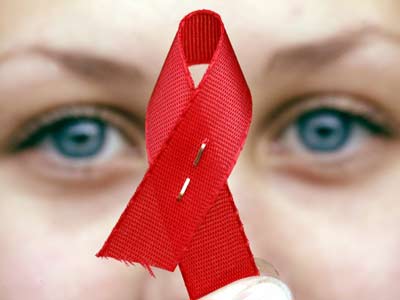 <p style="text-align: justify;">Da anni le teorie “cospirazioniste” avanzano numerosi dubbi sul ruolo dell’HIV nella patogenesi dell’AIDS: virus creato in laboratorio per uno sterminio sistematico o retrovirus in buona parte innocuo?</p>
