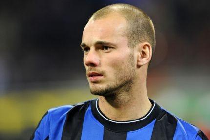 La supercoppa italiana vinta dal Milan ai danni dell'Inter ha aperto la stagione ufficiale delle due milanesi. Una stagione che si apre con scenari molto diversi: l'Inter deve trattenere <em>Sneijder e </em><em>Eto’o, il Milan è invece deve risolvere il caso Cassano</em>
