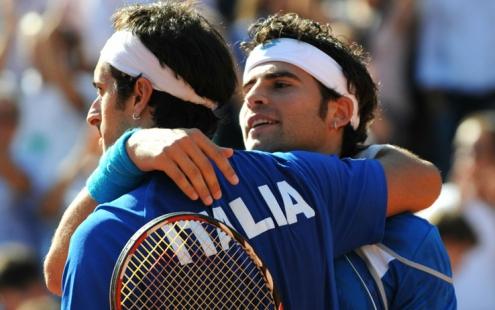 Ci ha messo ben 11 anni, ma alla fine l'Italia del tennis torna nel tabellone principale di Coppa Davis. Il successo decisivo contro il Cile, battuto già nel 1976: allora però si giocava per la conquista della mitica "insalatiera"

