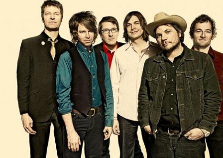 <p style="text-align: justify;">Parlare male di un disco dei Wilco risulta veramente difficile. Il gruppo americano sforna da anni piccoli capolavori (come l'ultimo album omonimo), senza però arrivare al grande pubblico di massa, veri feudatari della musica indie di un certo ceppo degli anni '90</p>
