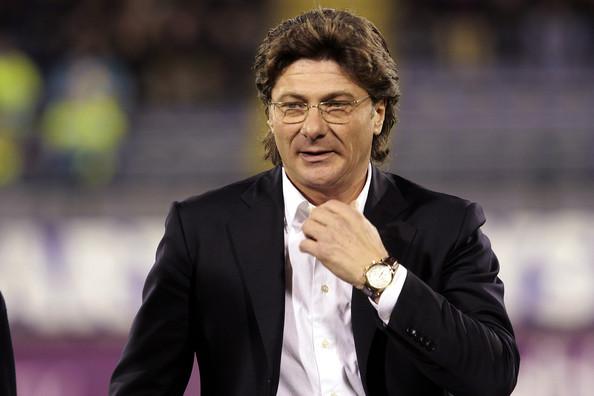 Walter Mazzarri, attuale allenatore del Napoli, è uno dei beniamini dei tifosi anche se non manca chi lo considera non all'altezza delle nuove sfide  della squadra partenopea. I pro e contro di un tecnico comunque vincente
