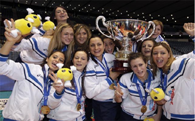 L'Italia del volley femminile si aggiudica la World Cup, grazie alla vittoria sul Kenia e alla contemporanea sconfitta delle americane contro le giapponesi
