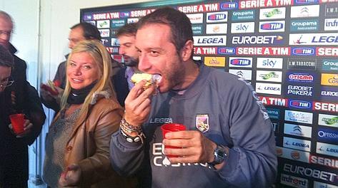 Il Palermo ha esonerato l'allenatore Devis Mangia, al suo posto arriva Bortolo Mutti
