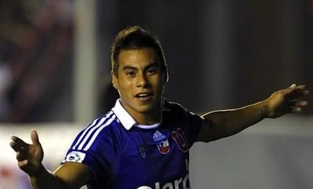 Eduardo Vargas, nuovo attaccante del Napoli, si congeda dall'Universidad de Chile segnando un gol
