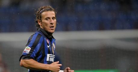 Diego Forlan ha accusato uno stiramento al retto femorale della gamba destra
