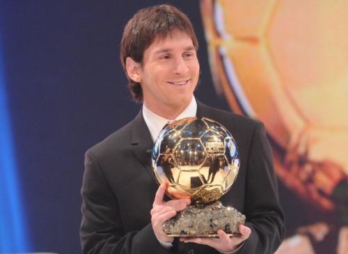 Lionel Messi ha vinto per la terza volta di seguito il pallone d'oro. Un'edizione senza emozioni e una vittoria quasi scontata per un premio che sembra lontano dal fascino di un tempo
