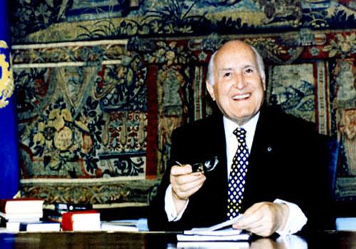 L’ex Presidente della Repubblica, al Quirinale dal 1992 al 1999, aveva 93 anni
