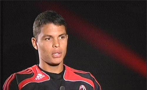 Thiago Silva, difensore del Milan, vince il premio come miglior brasiliano d'Europa
