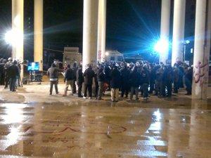 Occupare per qualche ora una piazza di Scampia per liberare il territorio della camorra: il progetto del popolo di Twitter si rivela un flop
