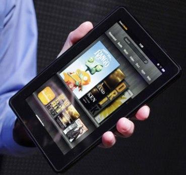 <em>Kindle fire</em>, l'ebook reader di Amazon lanciato in Italia a dicembre 2011 potrebbe diventare il protagonista del 2012. Quali sono gli scenari di mercato?  e sopratutto può davvero sostituire il libro?

