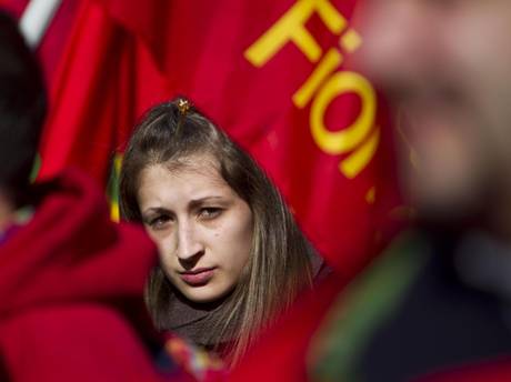 <p style="text-align: justify;">I lavoratori scesi in piazza oggi a Roma chiedono di non essere lasciati soli nella difesa dei loro diritti.</p>
