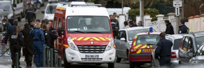 <p style="text-align: justify">Sono quattro le vittime della sparatoria avvenuta questa mattina davanti ad una scuola ebraica poco prima dell'apertura</p>
