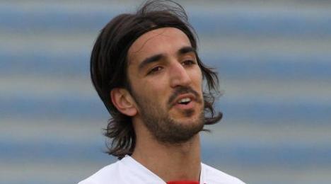 Piermario Morosini ha accusato un malore nel corso di Pescara-Livorno, in seguito all'incidente, la partita è stata sospesa
