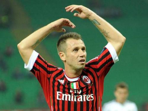 Antonio Cassano, attaccante del Milan e della Nazionale italiana, ha superato la visita di idoneità agonistica e da oggi potrà tornare a giocare
