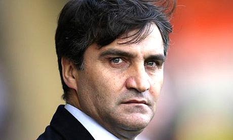 Luigi De Canio è il nuovo allenatore del Genoa, prende il posto dell'esonerato Alberto Malesani

