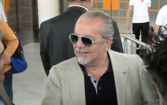 Aurelio De Laurentiis ha firmato il rinnovo del contratto di Marek Hamsik fino al 2016. Il contratto è stato depositato in Lega
