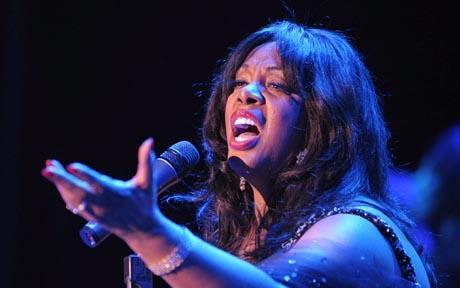 E' morta Donna Summer, la regina della disco music. Si è spenta questa mattina in Florida all’età di 63 anni dopo una lunga battaglia con il cancro
