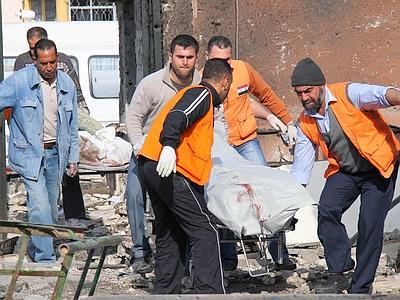 Almeno 110 civili, tra cui 25 bambini, sono stati uccisi ieri sera ad Hula, nella provincia siriana di Homs dalle forze fedeli al Presidente Assad
