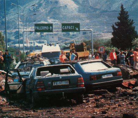 Oggi si celebra il ventennale della morte del magistrato Giovanni Falcone, della moglie Francesca Morvillo e degli agenti assegnati alla scorta del giudice
