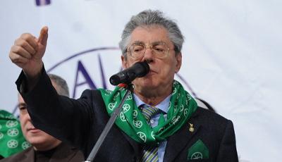 Umberto Bossi e i 2 figli Renzo e Riccardo sono indagati per truffa ai danni dello Stato e appropriazione indebita
