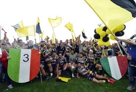 Il Cammi Calvisano è Campione d'Italia di rugby. La squadra lombarda é anche la prima in assoluto a vincere il titolo da neopromossa
