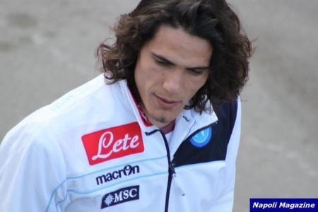 Edinson Cavani vuole andare alle Olimpiadi, anche contro la volontà del Napoli. Dalla società fanno sapere che non impediranno al bomber di volare a Londra
