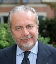 Il presidente del Napoli De Laurentiis e il tecnico Mazzarri si incontreranno per decidere i movimenti futuri della prossima stagione, fra le parti si avverte un certo freddo su alcuni punti tanto che non è da escludere una separazione
