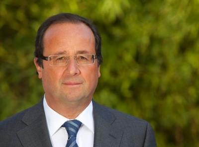 È François Hollande il nuovo Presidente francese. Il candidato socialista è al 52 - 53% ed ha battuto Nicolas Sarkozy
