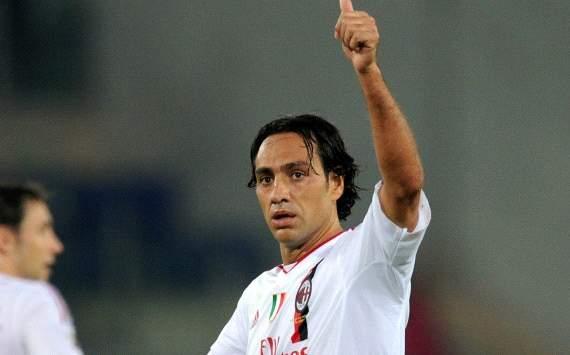 Alessandro Nesta lascia il Milan. Lo ha comunicato oggi pomeriggio lo stesso calciatore nel corso di una conferenza stampa al centro sportivo di Milanello
