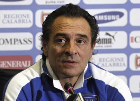 Sono trentadue i calciatori convocati da Cesare Prandelli che prenderanno parte al periodo di preparazione dei Campionati Europei 2012
