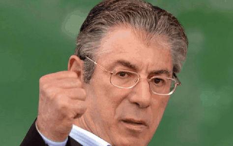 Umberto Bossi ha dato il via libera alla candidatura unica di Roberto Maroni in vista del congresso della Lega. Questo è ciò che filtra dal Consiglio federale
