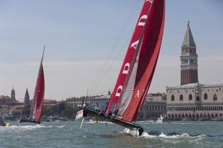 Team Korea ed Energy Team hanno vinto le prime due regate di flotta della tappa dell'America's Cup che si sta svolgendo a Venezia
