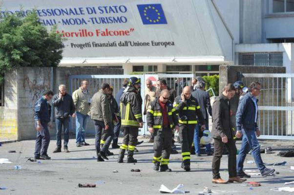 Avrebbe agito per vendetta verso il Tribunale di Brindisi sito a circa 100 metri dall'Istituto professionale Morvillo-Falcone, Giovanni Vantaggiato, 68 anni
