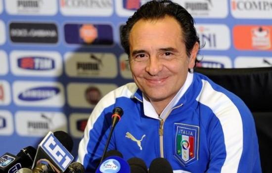Cesare Prandelli ha tenuto una conferenza stampa alla vigilia della gara contro la Spagna, che segnerà l'esordio dell'Italia ad Euro 2012
