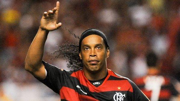 Ronaldinho non è più un giocatore del Flamengo: l'attaccante ha incaricato suo legale di far causa al club, chiedendo un risarcimento danni di 16 milioni di euro
