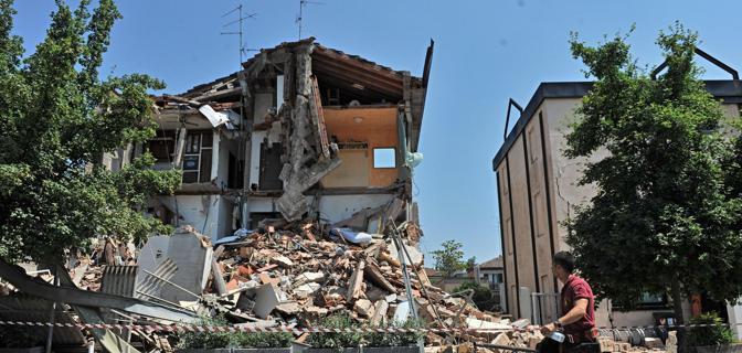La terra torna a tremare in Emilia-Romagna. Nella serata di domenica 3 giugno, verso le 21.20, una forte scossa ha coinvolto le zone già colpite dal terremoto
