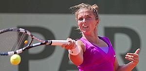 Sara Errani ed Andreas Seppi approdano agli ottavi di finale del Roland Garros. Fuori Flavia Pennetta e Fabio Fognini
