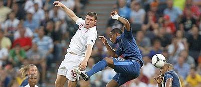 Termina 1-1 la prima gara del girone D di Euro2012 tra Francia e Inghilterra. Si decide tutto tra il 30' e il 39': vantaggio inglese di Lescott, pari di Nasri
