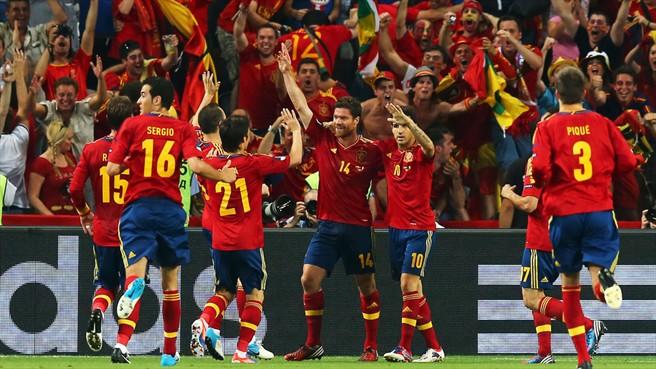 La Spagna vince 2-0 con la Francia ed accede alle semifinali di Euro 2012. Il match winner è stato Xabi Alonso, autore di una doppietta
