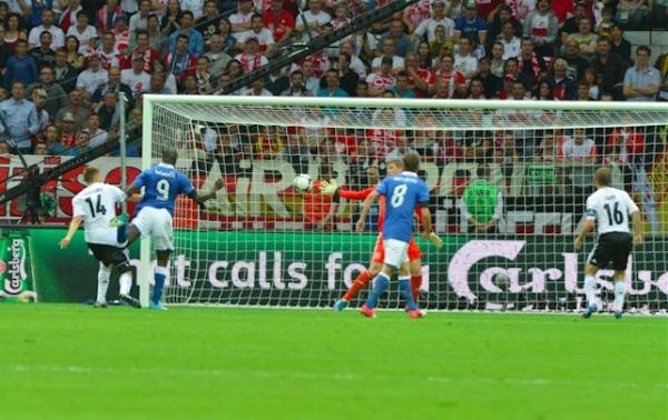 E' l'Italia la seconda finalista di Euro 2012. Nella semifinale di Varsavia, la Nazionale azzurra ha sconfitto per 2-1 la Germania con doppietta di Balotelli
