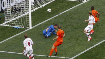 La prima sorpresa degli Europei arriva dal girone B. L’Olanda perde 1-0 con la Danimarca. A condannare la squadra di Van Marwijk è un gol di Krohn-Dehli
