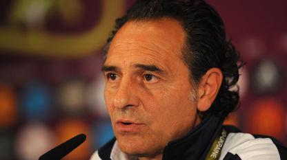 Cesare Prandelli non scioglie i dubbi (benché assicuri di non averne nessuno) in vista del quarto di finale di UEFA EURO 2012 contro l'Inghilterra
