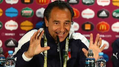 Vigilia di Germania-Italia, Cesare Prandelli trasmette serenità. Dice che ha fatto una pennichella come prima della Spagna
