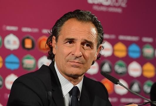 Cesare Prandelli non ha dubbi: in finale l'Italia ha di fronte l'ostacolo più difficile, la Spagna Campione del Mondo e d'Europa in carica
