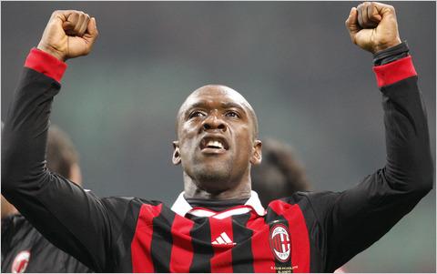 Lascio dopo 10 anni fantastici: così Clarence Seedorf ha ufficializzato questa mattina l'addio al Milan, assieme all'amministratore delegato Adriano Galliani
