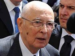 Il Presidente della Repubblica Giorgio Napolitano ritiene conclusa la sua esperienza al Quirinale nel maggio 2013. Lo fa sapere il Colle in una nota
